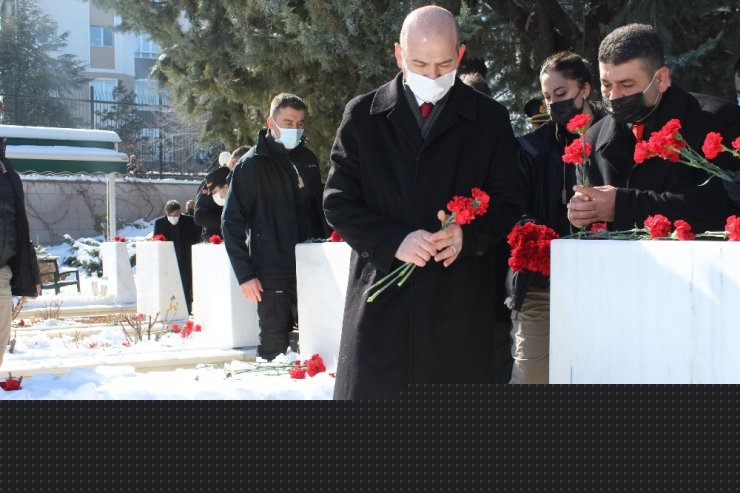 İçişleri Bakanı Soylu, Eşref Bitlis’i ve Gara Şehitleri’ni kabri başında andı