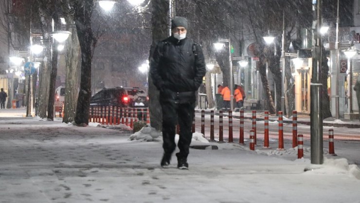 Aksaray’da kar yağışı etkisini sürdürüyor