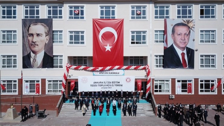 Cumhurbaşkanı Recep Tayyip Erdoğan, Ankara’nın Kahramankazan ilçesinde 3 okulun açılışını gerçekleştirdi