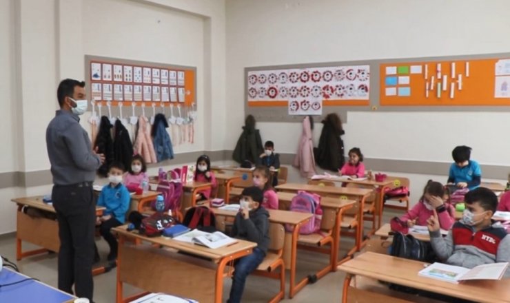 Normalleşme adımlarını esnaf bayram, çocuklar ise mutlulukla karşıladı