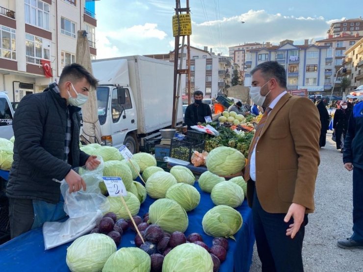 Pursaklar Belediye Başkanı Çetin’den semt pazarlarına ziyaret