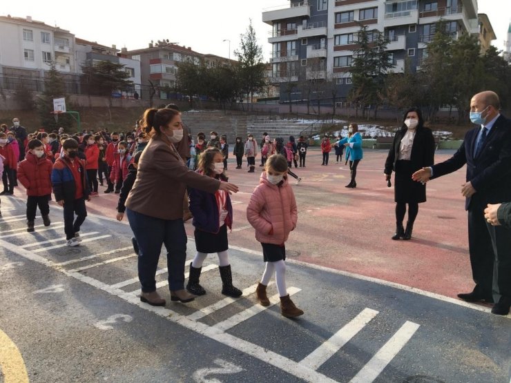 Düşük ve orta riskli bölgelerde yüz yüze eğitim başladı