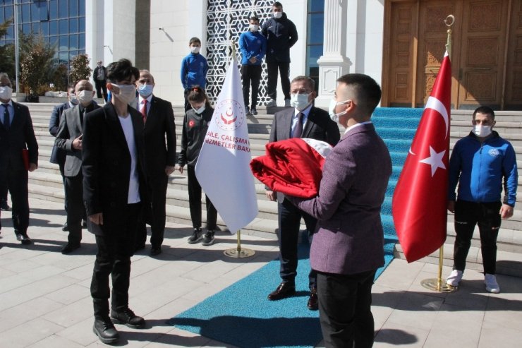 Yozgat’ta Bayrak teslim töreni düzenlendi