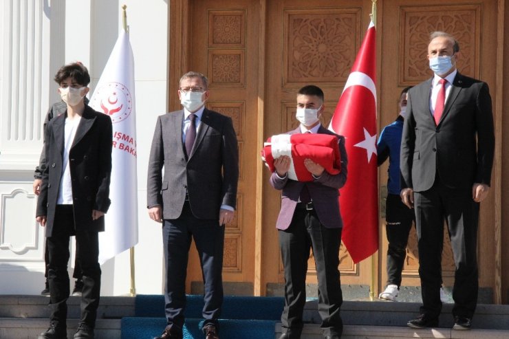 Yozgat’ta Bayrak teslim töreni düzenlendi