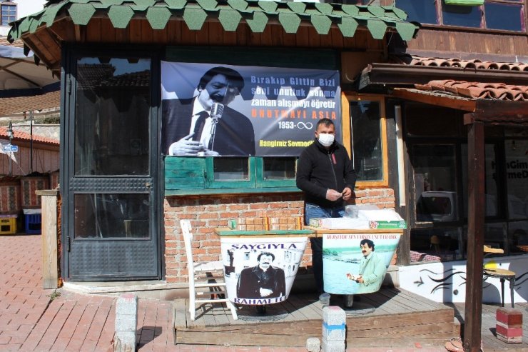 Sevenleri Müslüm Gürses’i ölüm yıl dönümünde unutmadı