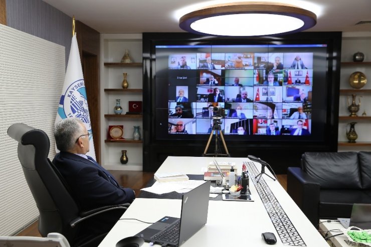 Başkan Büyükkılıç, yeni kontrollü normalleşme sonrasında İl Pandemi Kurulu Toplantısı’na katıldı