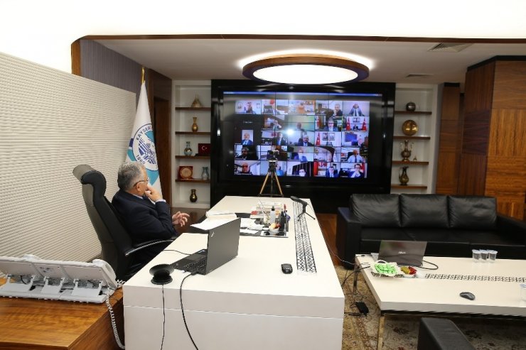 Başkan Büyükkılıç, yeni kontrollü normalleşme sonrasında İl Pandemi Kurulu Toplantısı’na katıldı