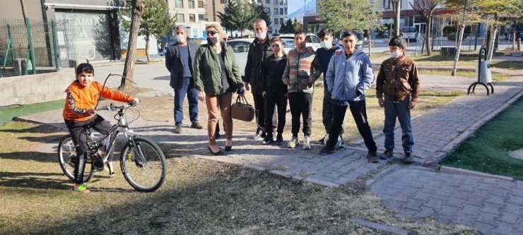 Gültepe’nin minikleri futbol sahası istedi