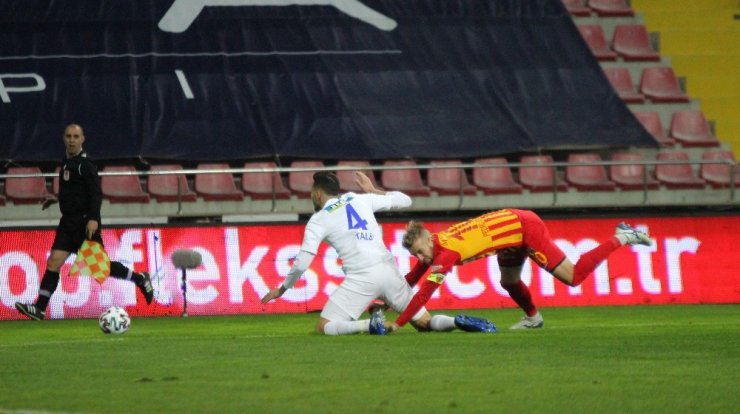 Süper Lig: Kayserispor: 0 - Çaykur Rizespor: 0 (İlk yarı)