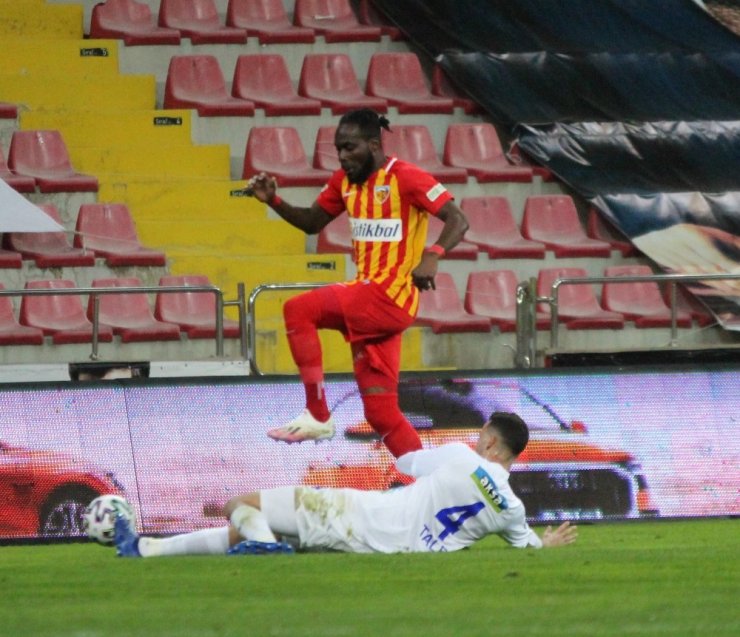 Süper Lig: Kayserispor: 0 - Çaykur Rizespor: 0 (İlk yarı)