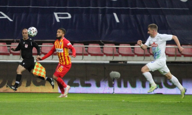 Süper Lig: Kayserispor: 0 - Çaykur Rizespor: 0 (İlk yarı)