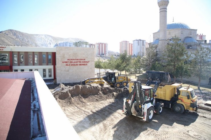 Tınaztepe Aile Sağlığı Merkezi çevre düzenlemesi başladı