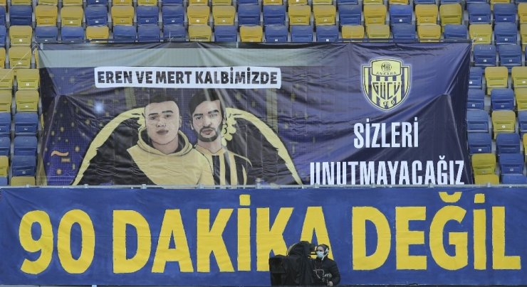 Galatasaray taraftarı vefat eden MKE Ankaragücü taraftarları Eren ve Mert’i unutmadı