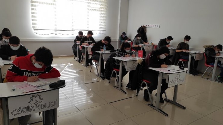 Öğrenciler Çözüme Giriş Sınavına yoğun ilgi gösterdi