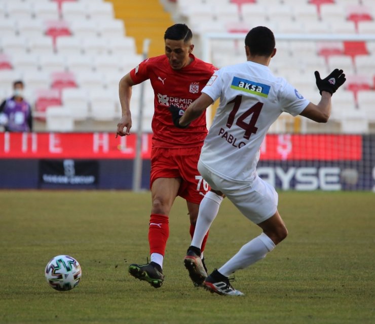 Süper Lig: DG Sivasspor: 0 - A.Hatayspor: 0 (İlk yarı)