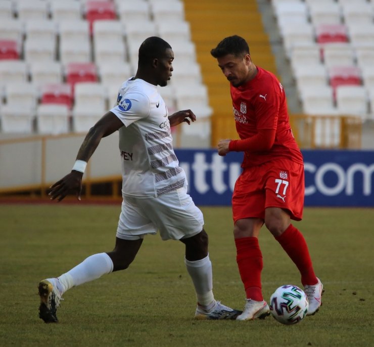 Süper Lig: DG Sivasspor: 0 - A.Hatayspor: 0 (İlk yarı)