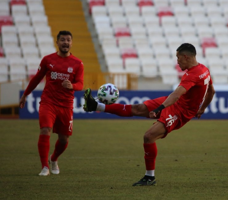 Süper Lig: DG Sivasspor: 0 - A.Hatayspor: 0 (İlk yarı)
