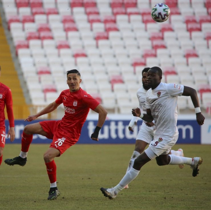Süper Lig: DG Sivasspor: 0 - A.Hatayspor: 0 (İlk yarı)