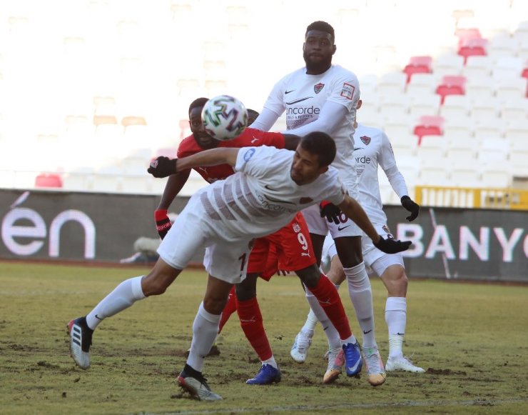 Süper Lig: DG Sivasspor: 0 - A.Hatayspor: 0 (İlk yarı)