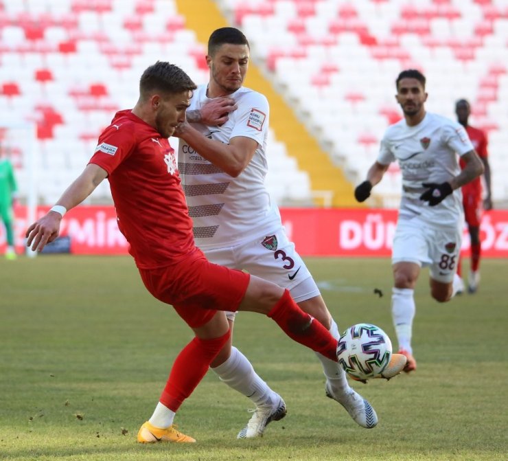 Süper Lig: DG Sivasspor: 0 - A.Hatayspor: 0 (İlk yarı)