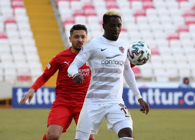 Süper Lig: DG Sivasspor: 0 - A.Hatayspor: 0 (İlk yarı)