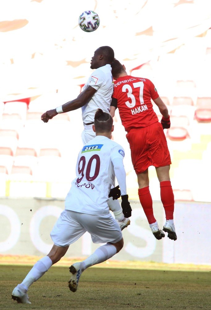 Süper Lig: DG Sivasspor: 0 - A.Hatayspor: 0 (İlk yarı)