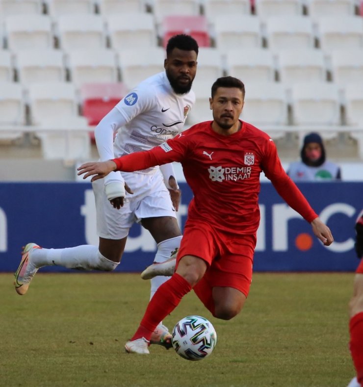 Süper Lig: DG Sivasspor: 0 - A.Hatayspor: 0 (İlk yarı)