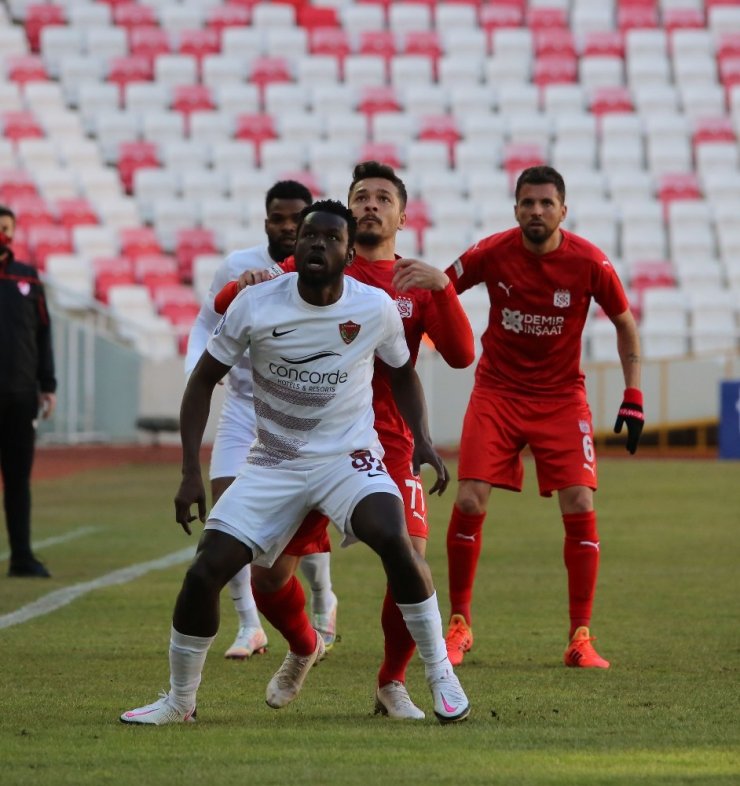 Süper Lig: DG Sivasspor: 0 - A.Hatayspor: 0 (İlk yarı)
