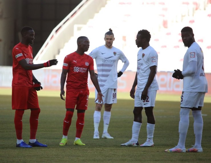 Süper Lig: DG Sivasspor: 0 - A.Hatayspor: 0 (Maç devam ediyor)