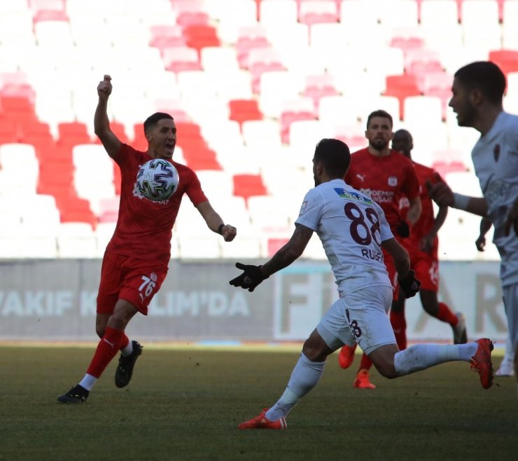 Süper Lig: DG Sivasspor: 0 - A.Hatayspor: 0 (Maç devam ediyor)