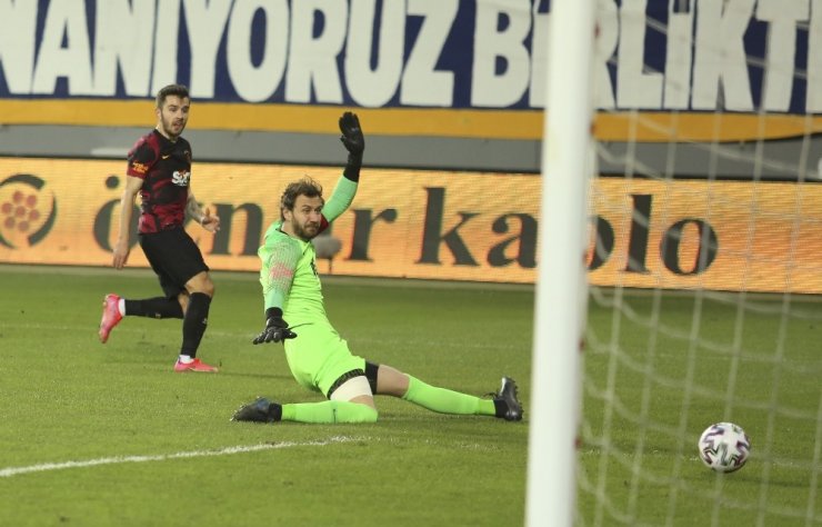Süper Lig: MKE Ankaragücü: 1 - Galatasaray: 0 (İlk yarı)