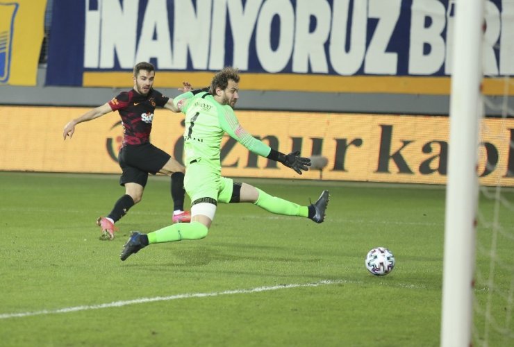 Süper Lig: MKE Ankaragücü: 1 - Galatasaray: 0 (İlk yarı)