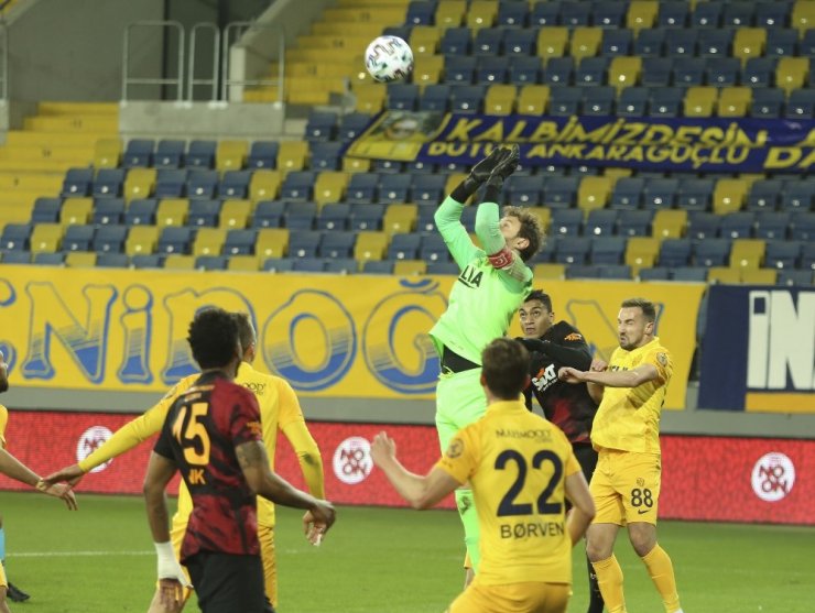 Süper Lig: MKE Ankaragücü: 1 - Galatasaray: 0 (İlk yarı)