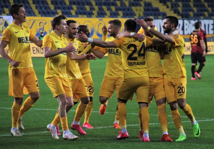 Süper Lig: MKE Ankaragücü: 1 - Galatasaray: 0 (İlk yarı)