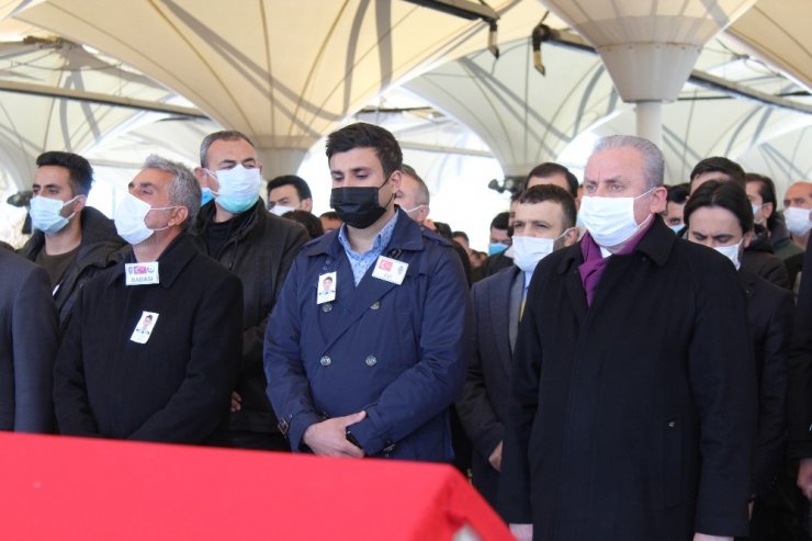 TBMM Başkanı Şentop protokol sorumlusu Yunus Şeker’in eşinin cenaze törenine katıldı