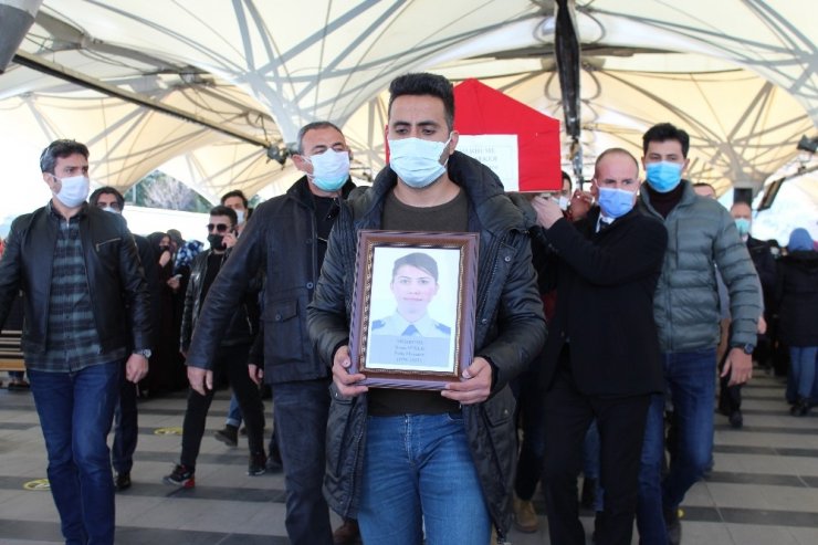 TBMM Başkanı Şentop protokol sorumlusu Yunus Şeker’in eşinin cenaze törenine katıldı