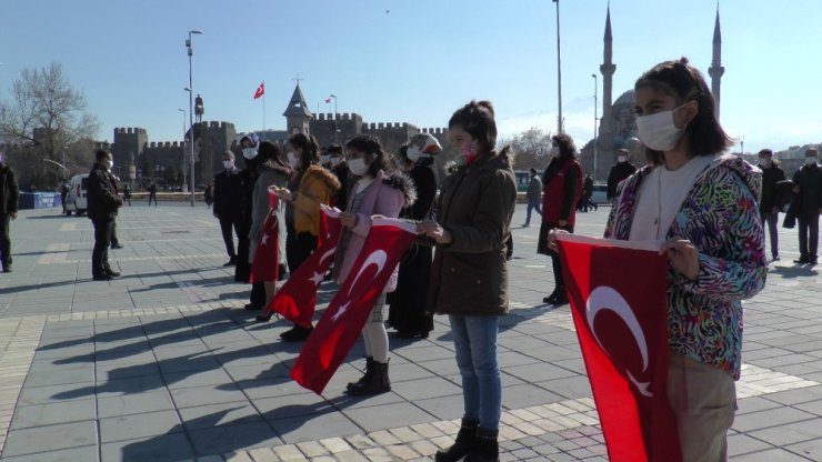 “81 Genç 81 Bayrak” etkinliği ile Türk Bayrağı Kayseri’ye teslim edildi