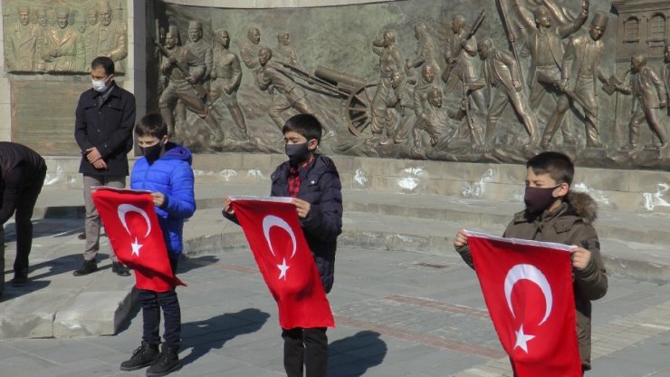 “81 Genç 81 Bayrak” etkinliği ile Türk Bayrağı Kayseri’ye teslim edildi