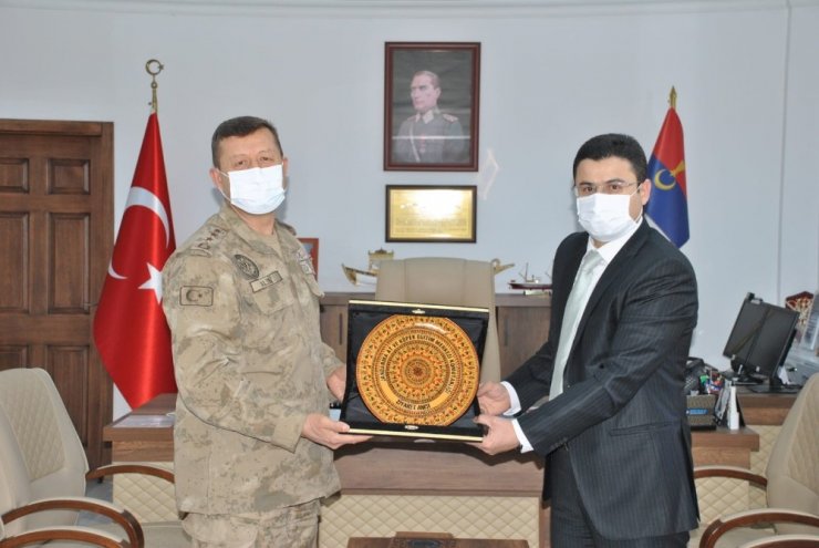 Ağır Ceza Mahkemesi Başkanı Taştan, JAKEM Komutanı Altın’ı ziyaret etti