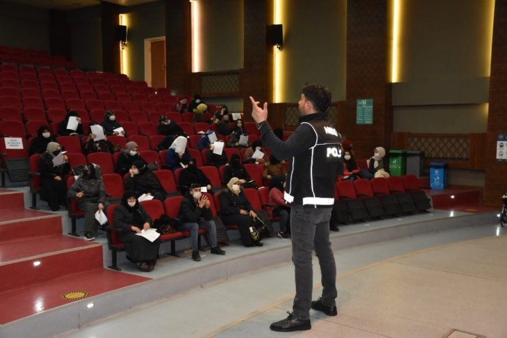 Konya’da narkotik polisinden Dünya Kadınlar Günü’nde eğitim