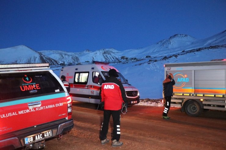 Hasandağı’nda mahsur kalan 2 dağcı askeri helikopterle hastaneye kaldırıldı