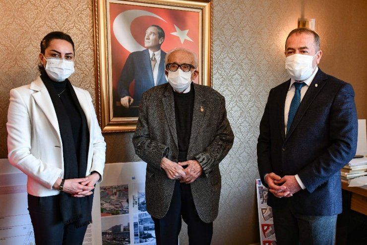 Hanri Benazus koleksiyonundaki Atatürk fotoğraflarını belediyeye hediye etti