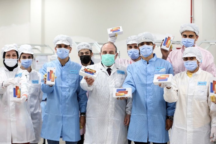Bakan Varank, Xiaomi’nin Avcılar’daki akıllı telefon fabrikasını ziyaret etti