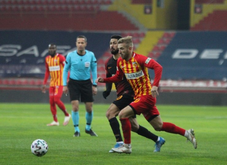 Süper Lig: Kayserispor: 0 - Galatasaray: 1 (İlk yarı)