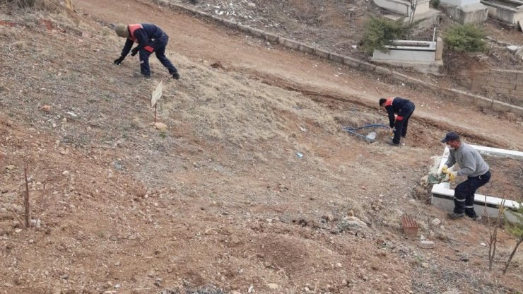 Kırıkkale’de mezarlıklarda bahar temizliği başladı