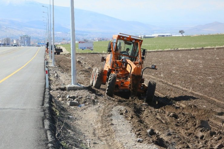 Erciyes yolunun ağaçlandırma çalışmalarına start verildi