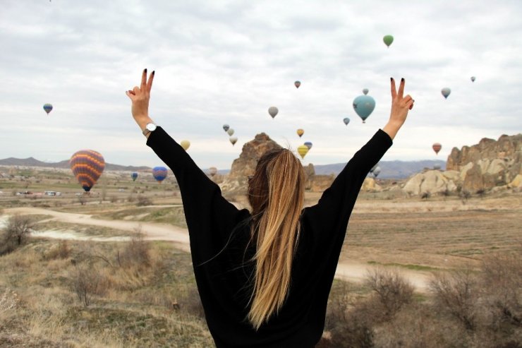 Kapadokya’da gökyüzü balonlarla renklendi