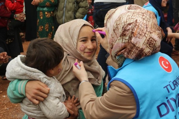 TDV Gençlik Kollarından İdlib’de fidan dikimi ve kardeşlik ziyareti