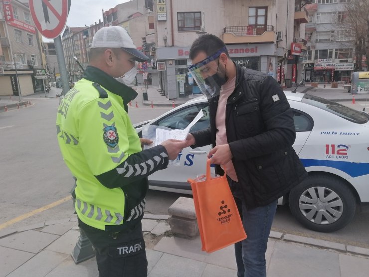 Aksaray’da emniyet ve sağlık personeline siperlik dağıtıldı