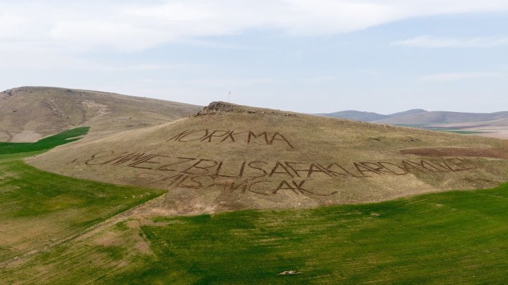 Vatan sevgisini dağlara yazdı